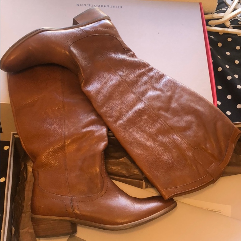 Brown women’s Boots.